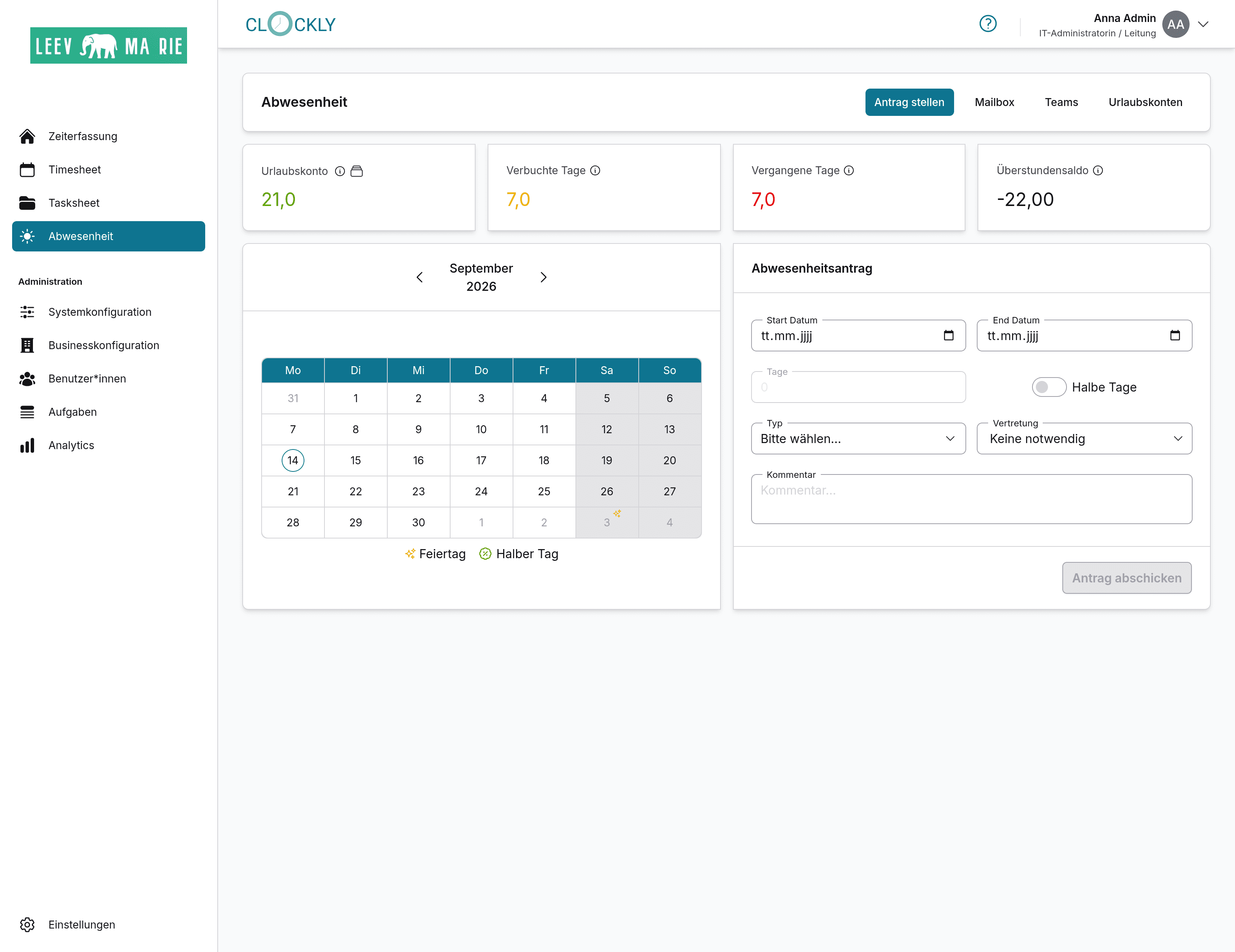 Screenshot der Abwesenheitsverwaltungsoberfläche mit einem Eingabebereich und einem Kalender. Im Eingabebereich befinden sich Datumsfelder für Start- und Enddatum, ein Zahlenfeld, welches die benötigten Tage anzeigt, ein Dropdown-Menü um die Art der Abwesenheit auszuwählen, eine Checkbox um halbe Tage zu markieren und ein Textfeld für einen Kommentar. Am unteren Ende befindet sich ein Abschicken-Button.